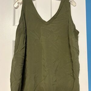 Torrid V-Neck Sleeveless Tank Blouse Olive Green Size 1 H15